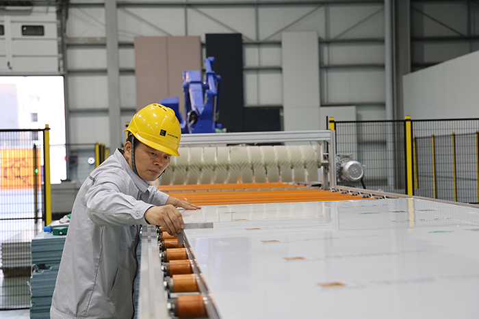 奔走相告|万事达第三条全自动洁净板生产线正式投产,为行业发展注入